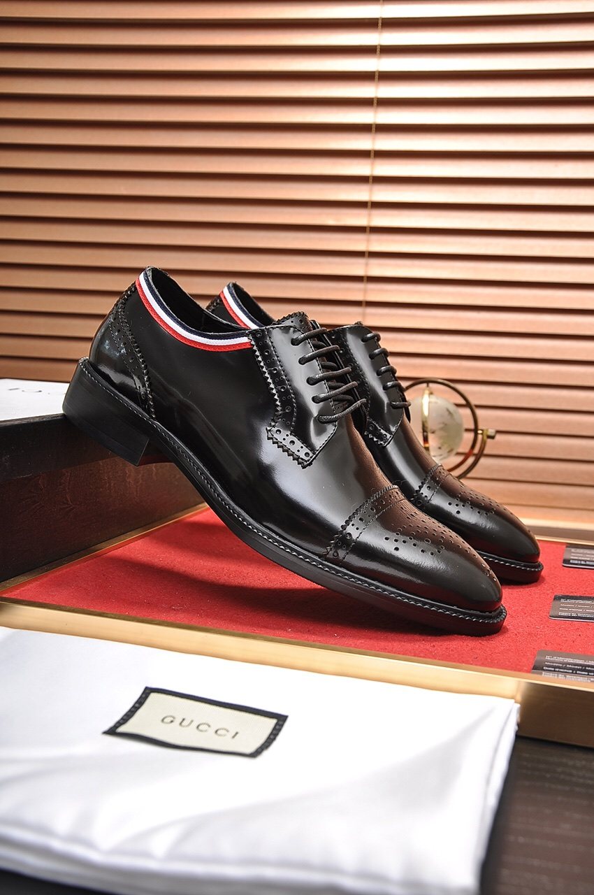 Gucci Men's Black Burgundy Trim Lace-Up Dress Shoes